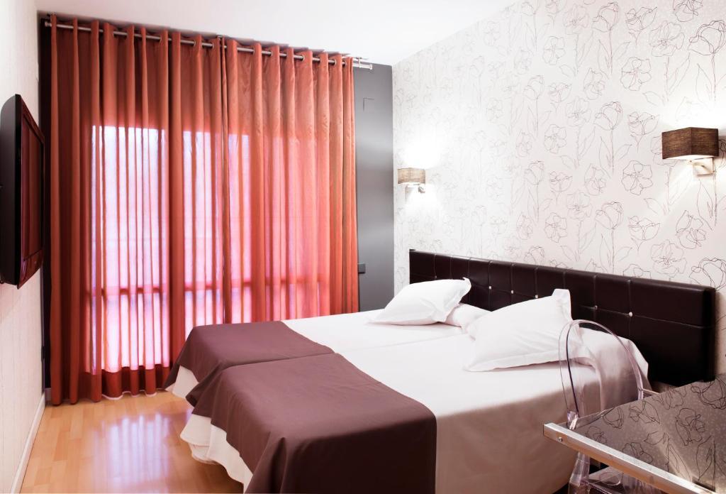 Hospedium Hostal Un Punto Chic Уэска Экстерьер фото