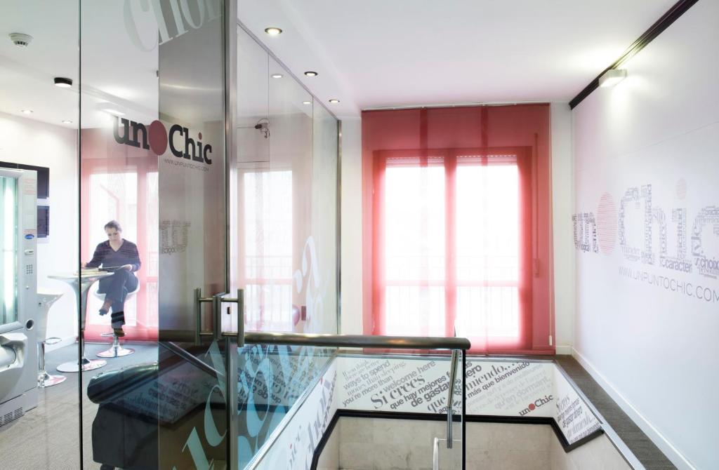 Hospedium Hostal Un Punto Chic Уэска Экстерьер фото