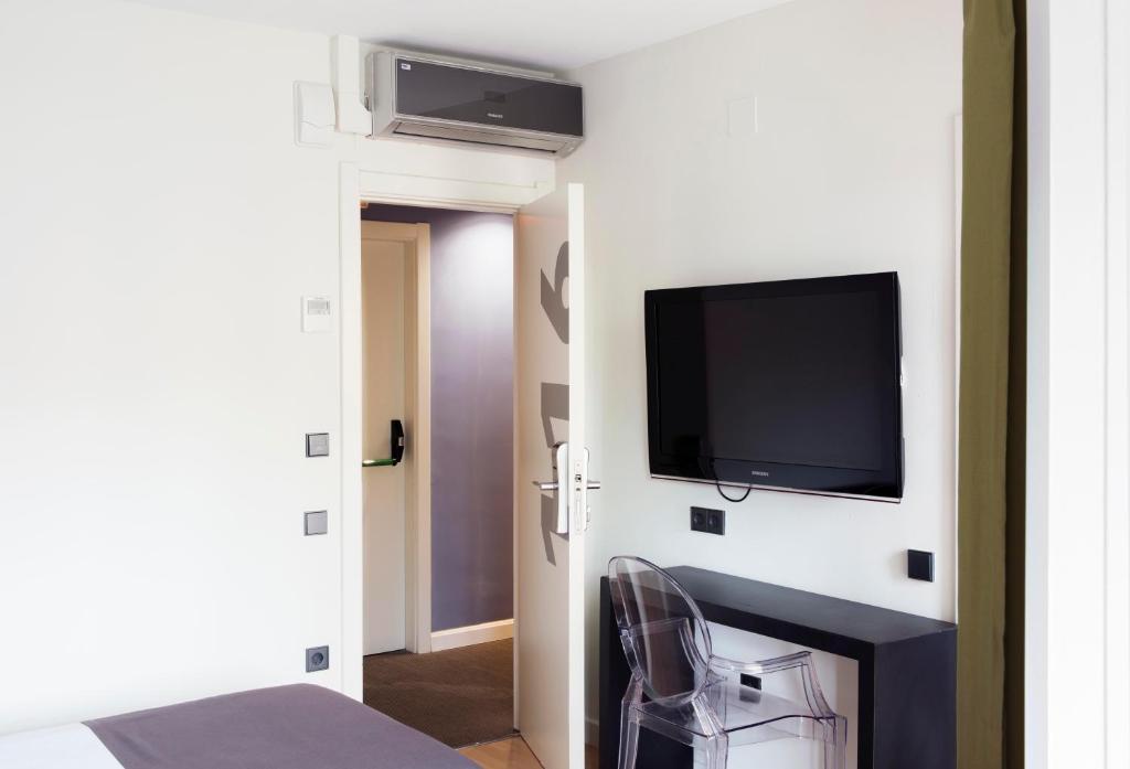Hospedium Hostal Un Punto Chic Уэска Экстерьер фото