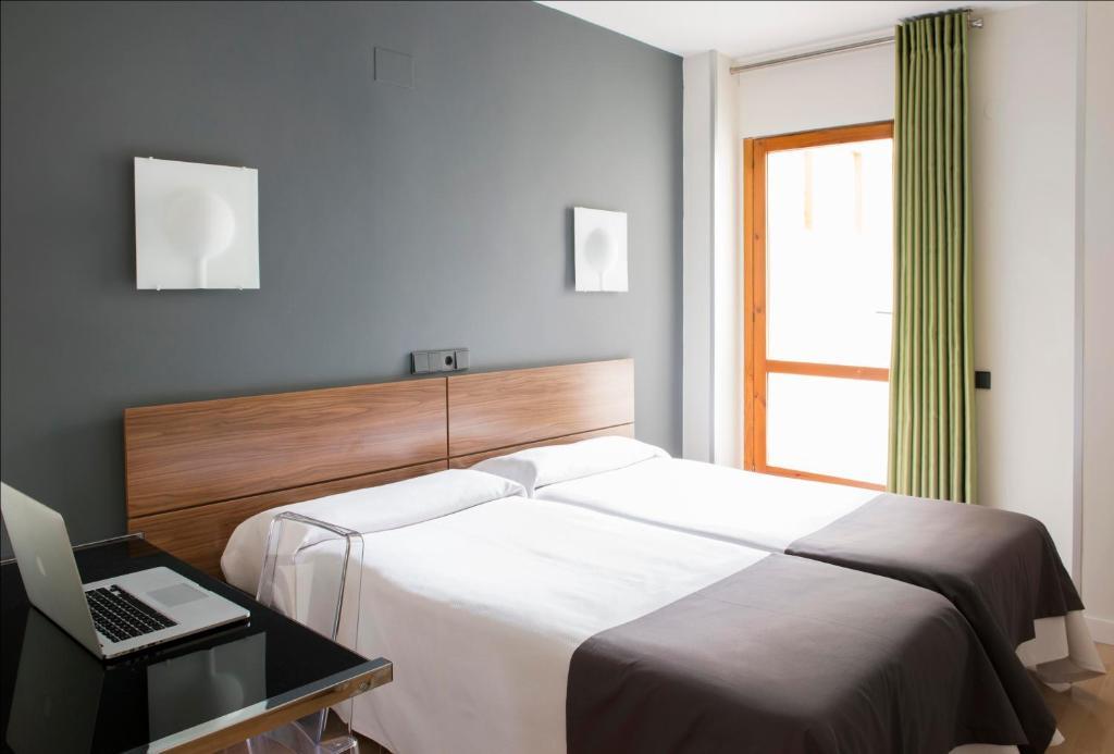 Hospedium Hostal Un Punto Chic Уэска Номер фото