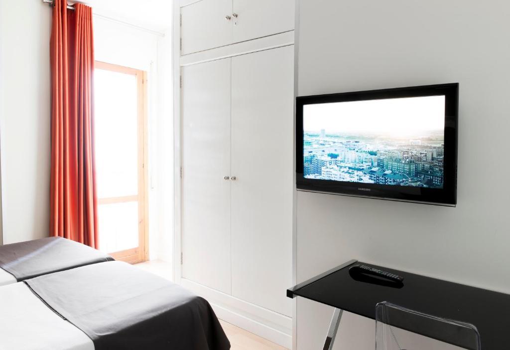 Hospedium Hostal Un Punto Chic Уэска Экстерьер фото