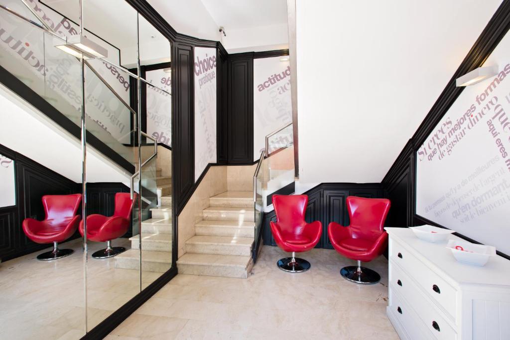 Hospedium Hostal Un Punto Chic Уэска Экстерьер фото
