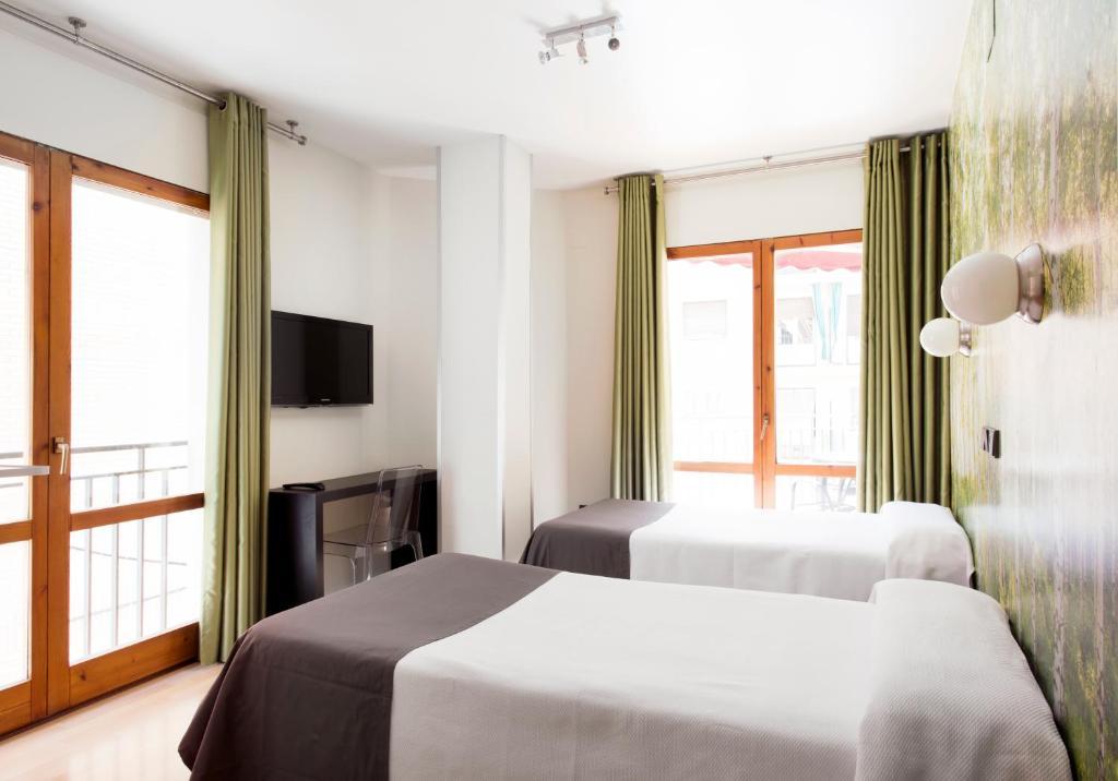 Hospedium Hostal Un Punto Chic Уэска Экстерьер фото