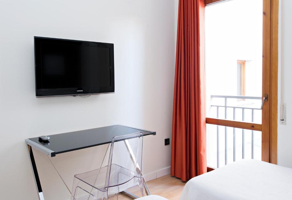 Hospedium Hostal Un Punto Chic Уэска Экстерьер фото