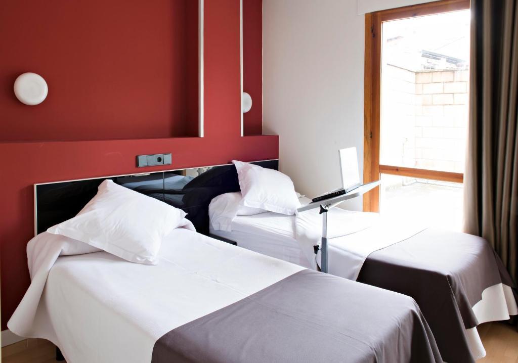 Hospedium Hostal Un Punto Chic Уэска Экстерьер фото
