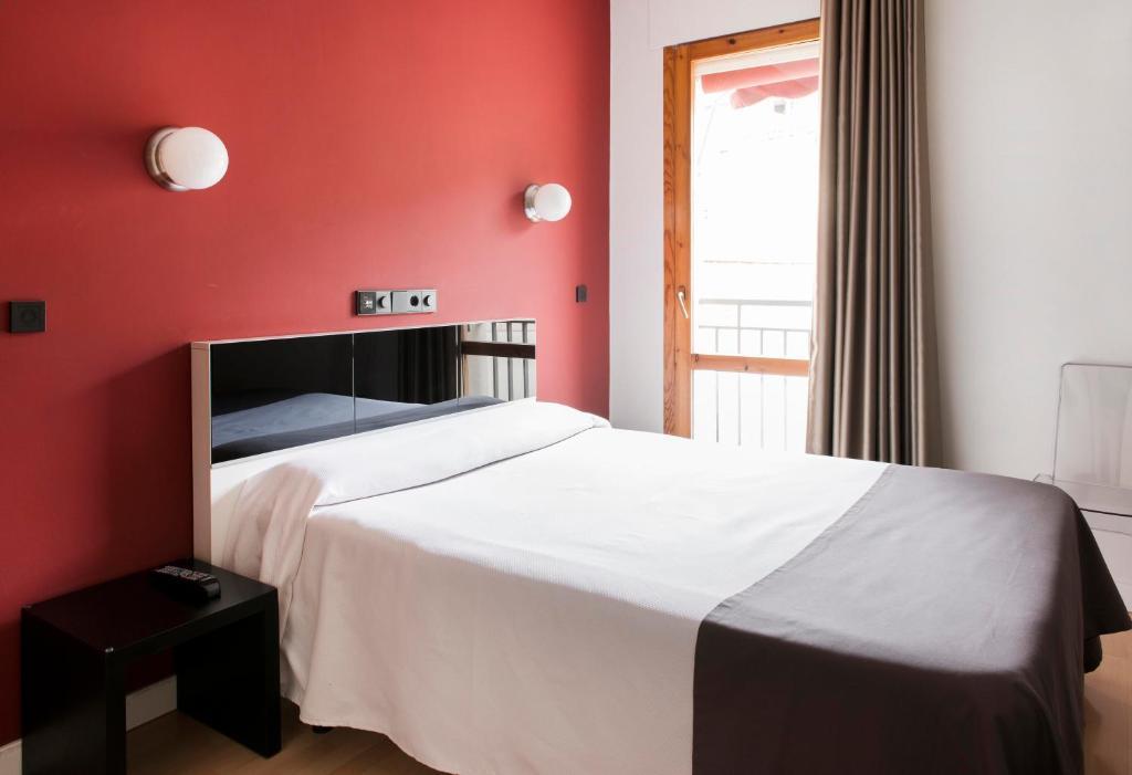 Hospedium Hostal Un Punto Chic Уэска Экстерьер фото