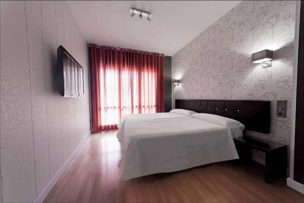 Hospedium Hostal Un Punto Chic Уэска Экстерьер фото